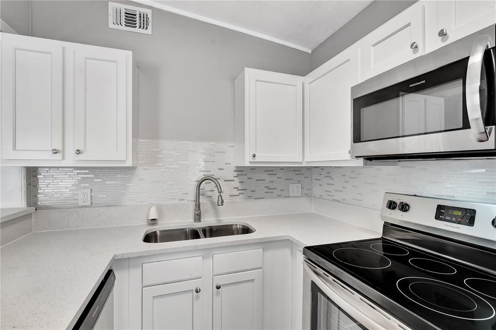 En Venta: $249,900 (2 camas, 1 baños, 864 Pies cuadrados)