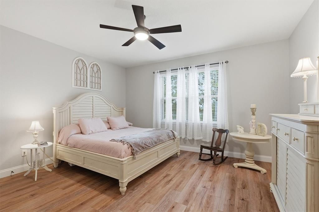 For Sale: $433,000 (2 beds, 2 baths, 1973 Square Feet)