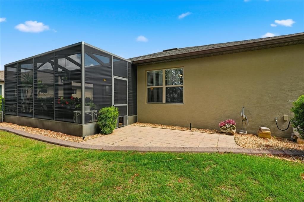 For Sale: $433,000 (2 beds, 2 baths, 1973 Square Feet)