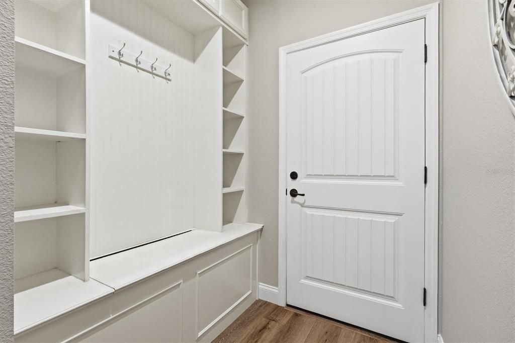For Sale: $433,000 (2 beds, 2 baths, 1973 Square Feet)