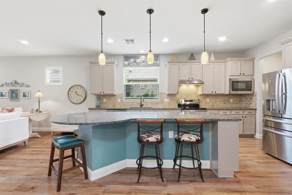 For Sale: $433,000 (2 beds, 2 baths, 1973 Square Feet)