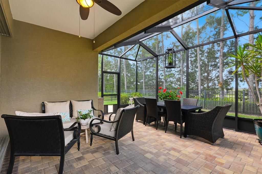 For Sale: $433,000 (2 beds, 2 baths, 1973 Square Feet)