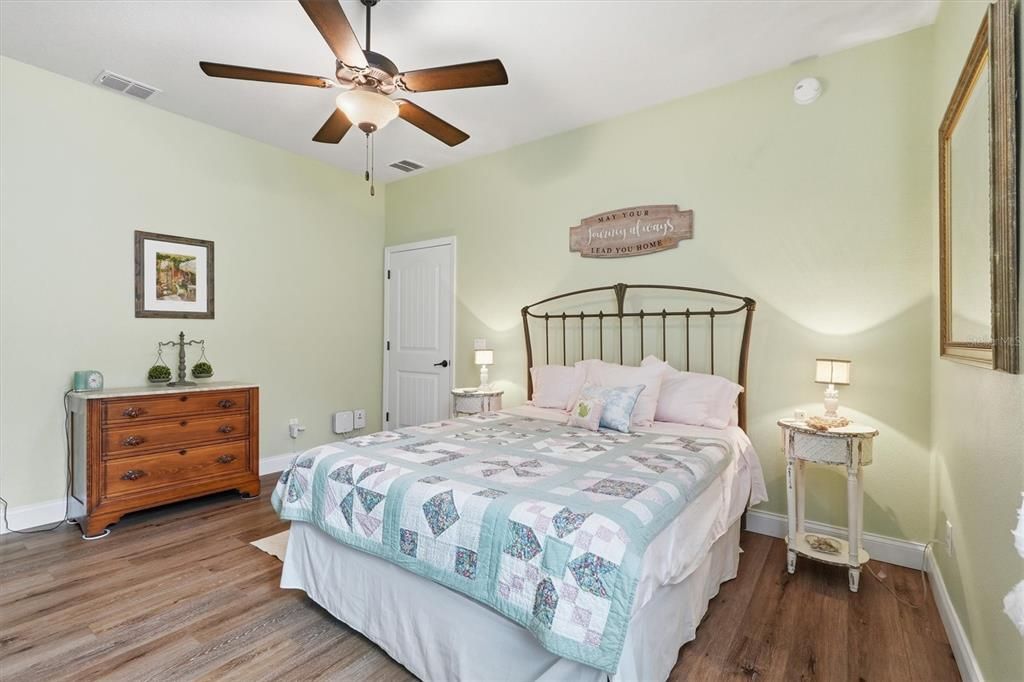 For Sale: $433,000 (2 beds, 2 baths, 1973 Square Feet)