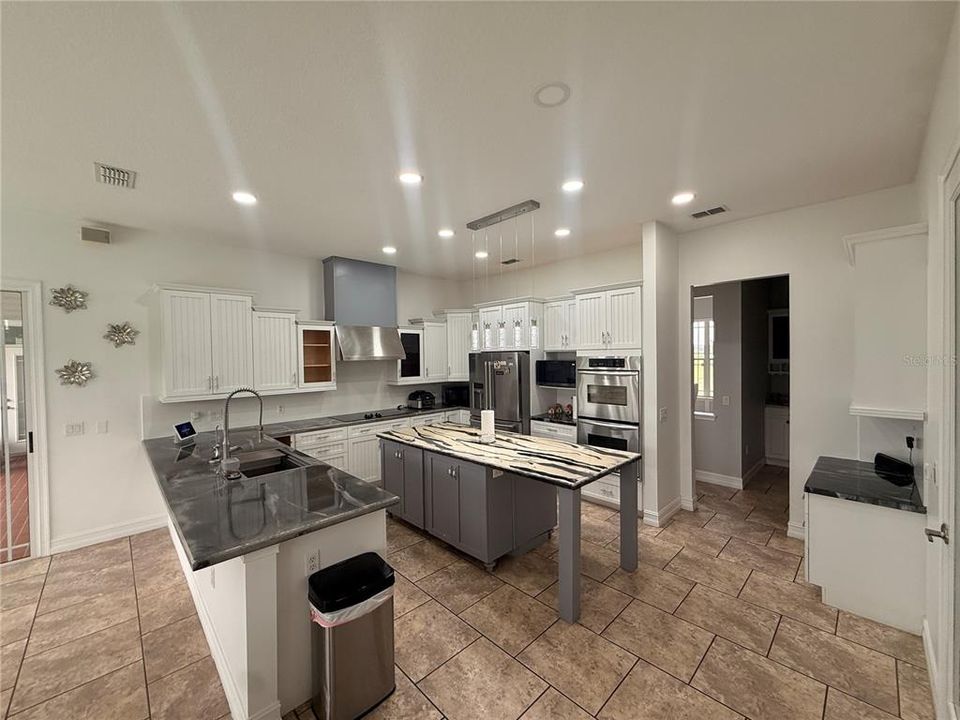 For Sale: $1,380,000 (3 beds, 3 baths, 3424 Square Feet)