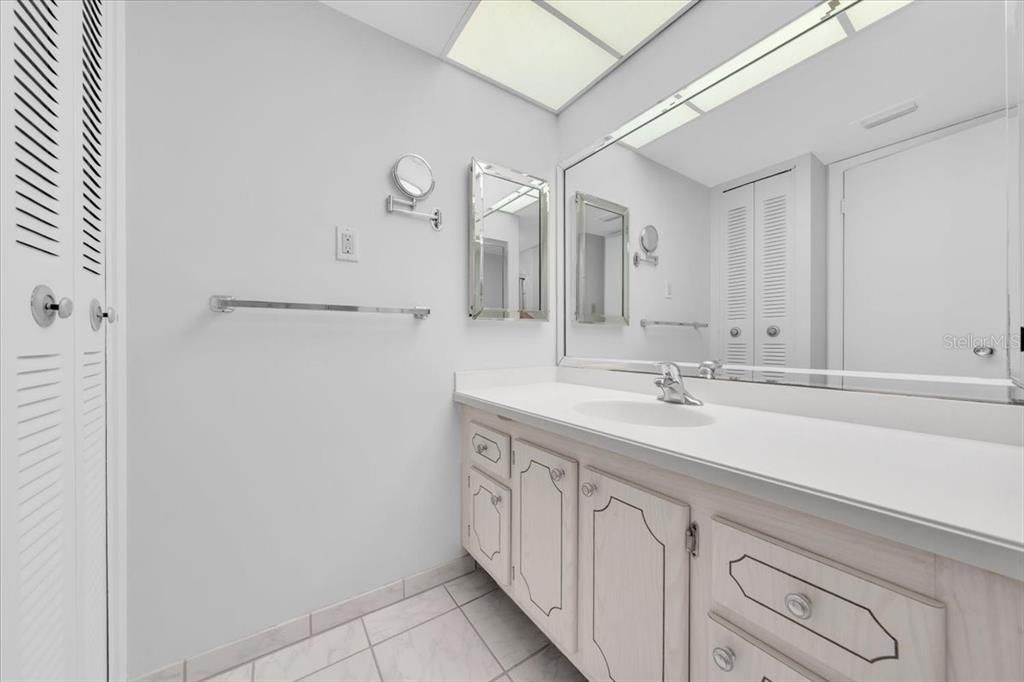 For Rent: $2,500 (2 beds, 2 baths, 1350 Square Feet)