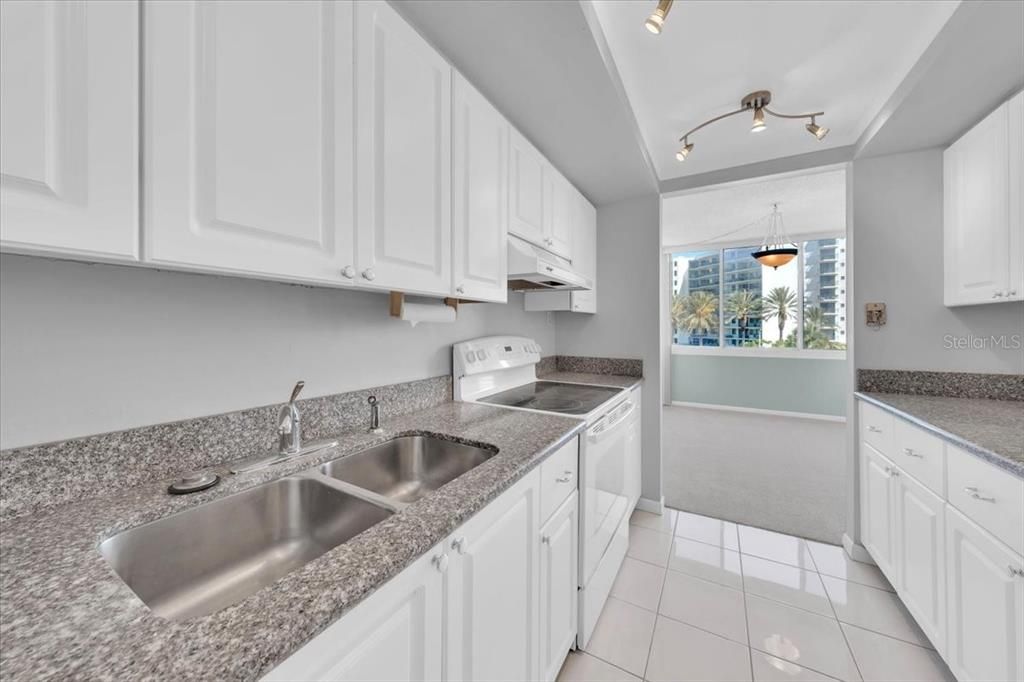 For Rent: $2,500 (2 beds, 2 baths, 1350 Square Feet)