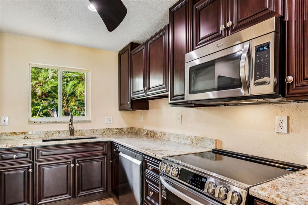 En Venta: $229,900 (2 camas, 2 baños, 1135 Pies cuadrados)
