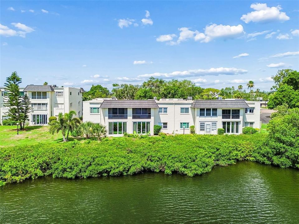 На продажу: $229,900 (2 спален, 2 ванн, 1135 Квадратных фут)