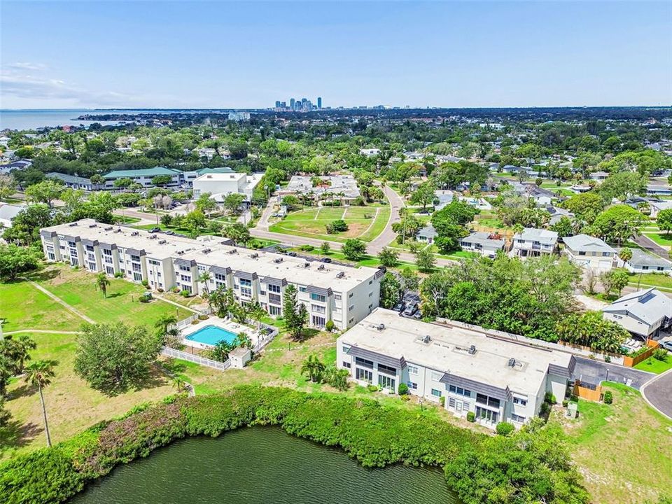 En Venta: $229,900 (2 camas, 2 baños, 1135 Pies cuadrados)