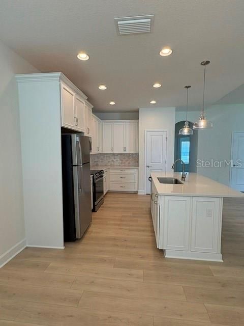 For Rent: $2,200 (3 beds, 2 baths, 1834 Square Feet)
