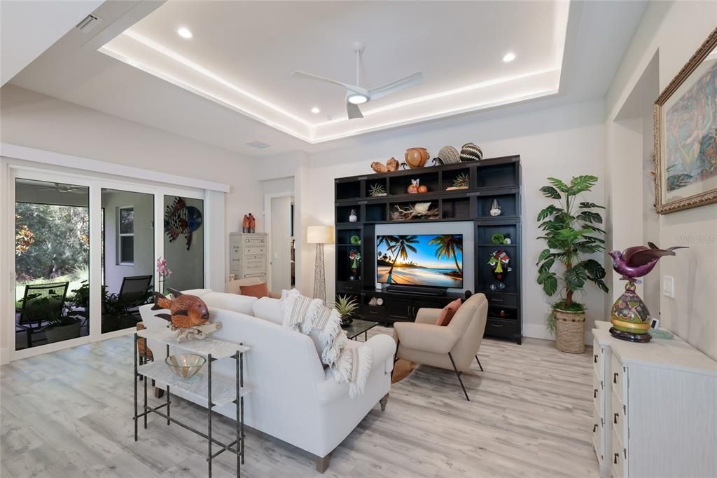 Activo con contrato: $739,000 (2 camas, 2 baños, 1887 Pies cuadrados)