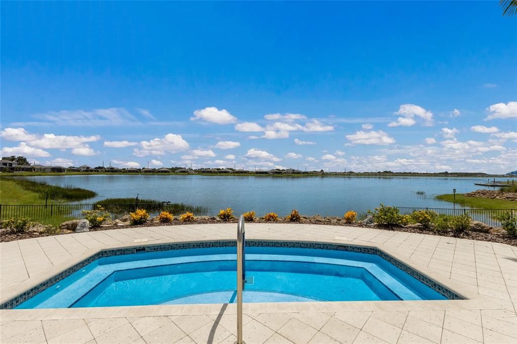 Activo con contrato: $739,000 (2 camas, 2 baños, 1887 Pies cuadrados)