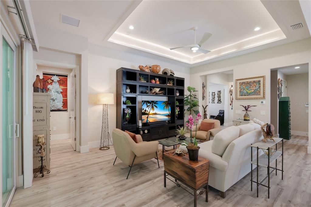 Activo con contrato: $739,000 (2 camas, 2 baños, 1887 Pies cuadrados)