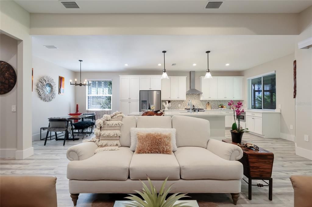 Activo con contrato: $739,000 (2 camas, 2 baños, 1887 Pies cuadrados)
