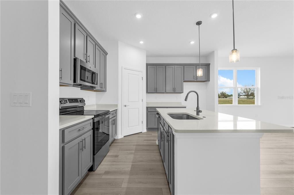 For Sale: $447,500 (4 beds, 3 baths, 2210 Square Feet)