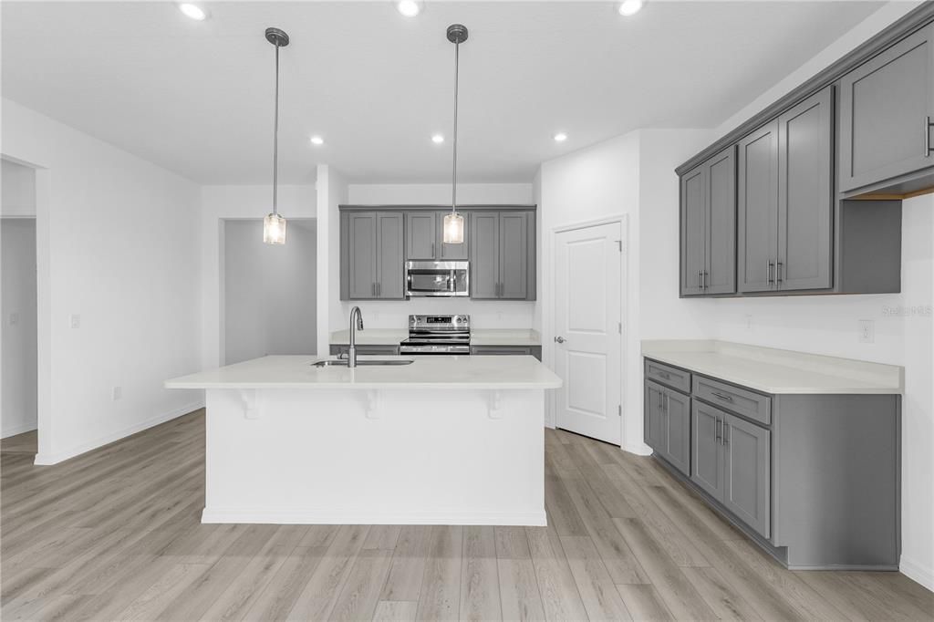 For Sale: $447,500 (4 beds, 3 baths, 2210 Square Feet)
