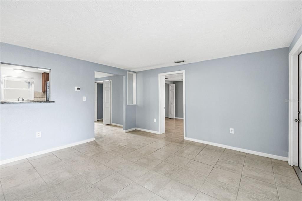 En Venta: $473,000 (3 camas, 2 baños, 1330 Pies cuadrados)