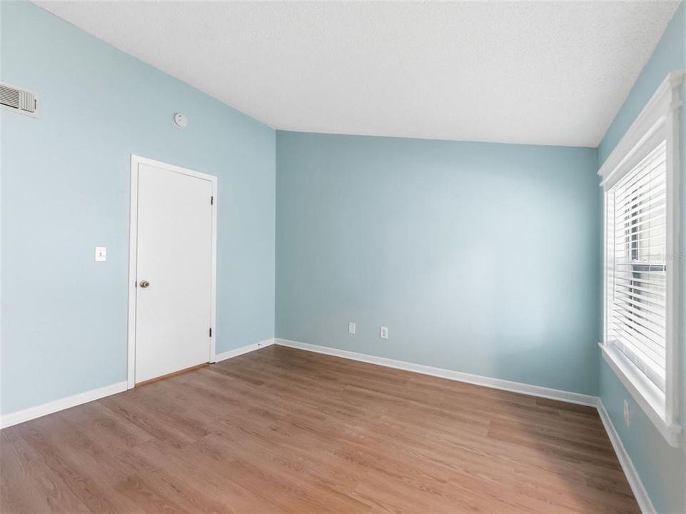 В аренду: $2,300 (2 спален, 1 ванн, 1044 Квадратных фут)