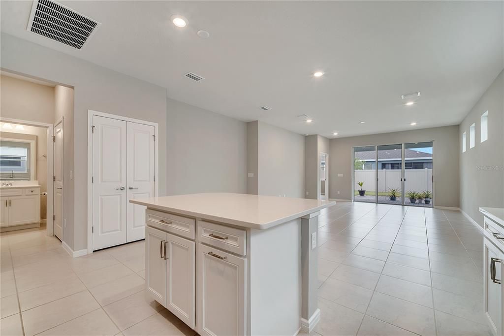 For Rent: $2,100 (2 beds, 2 baths, 1579 Square Feet)