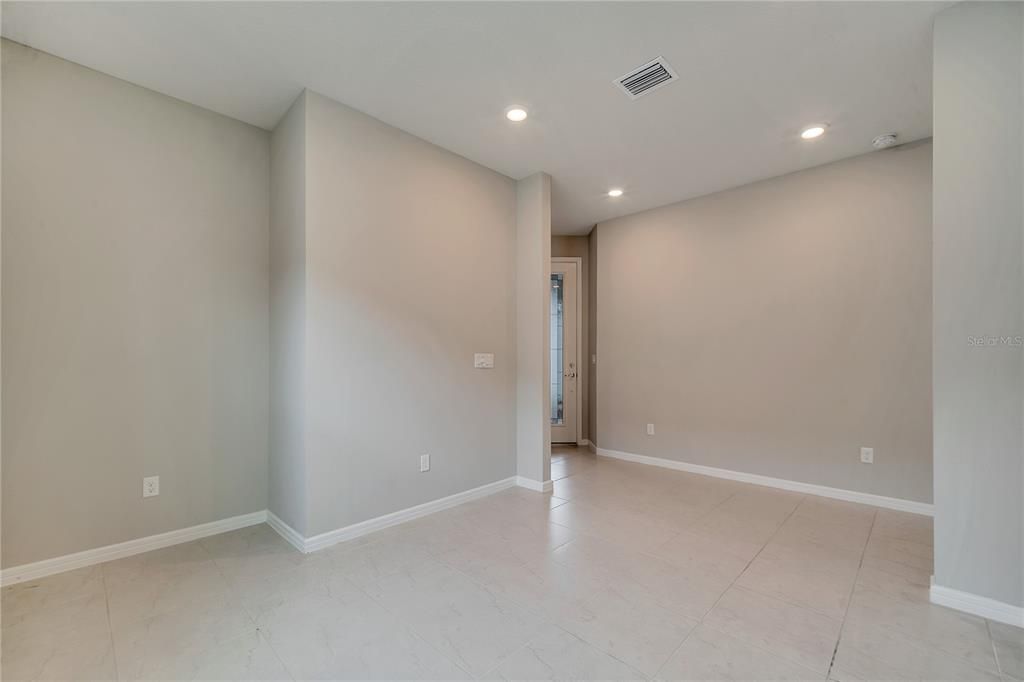 For Rent: $2,100 (2 beds, 2 baths, 1579 Square Feet)
