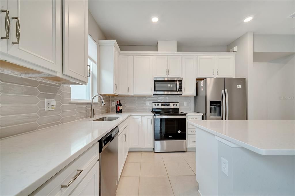 For Rent: $2,100 (2 beds, 2 baths, 1579 Square Feet)