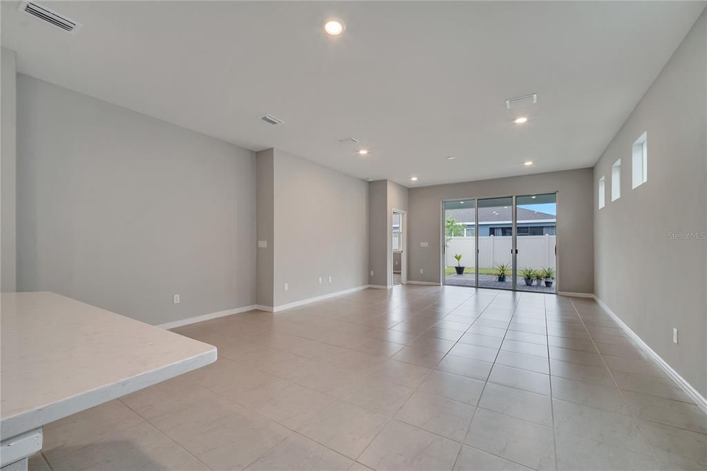 For Rent: $2,100 (2 beds, 2 baths, 1579 Square Feet)