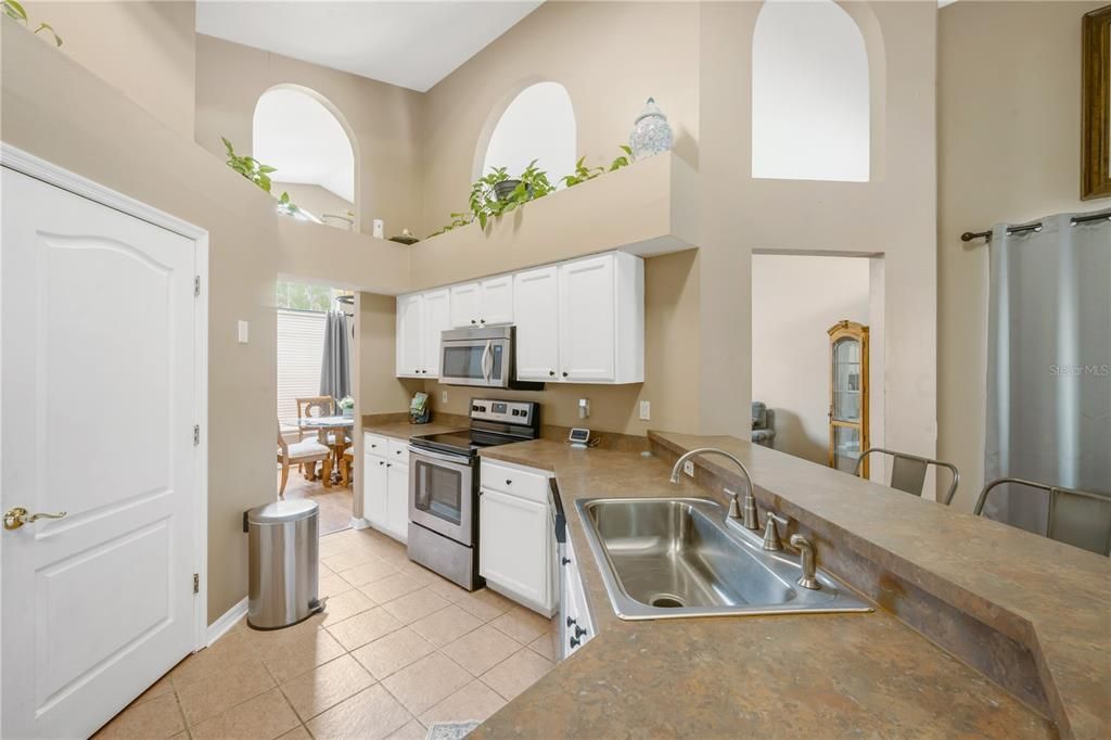 For Sale: $399,000 (3 beds, 2 baths, 1674 Square Feet)