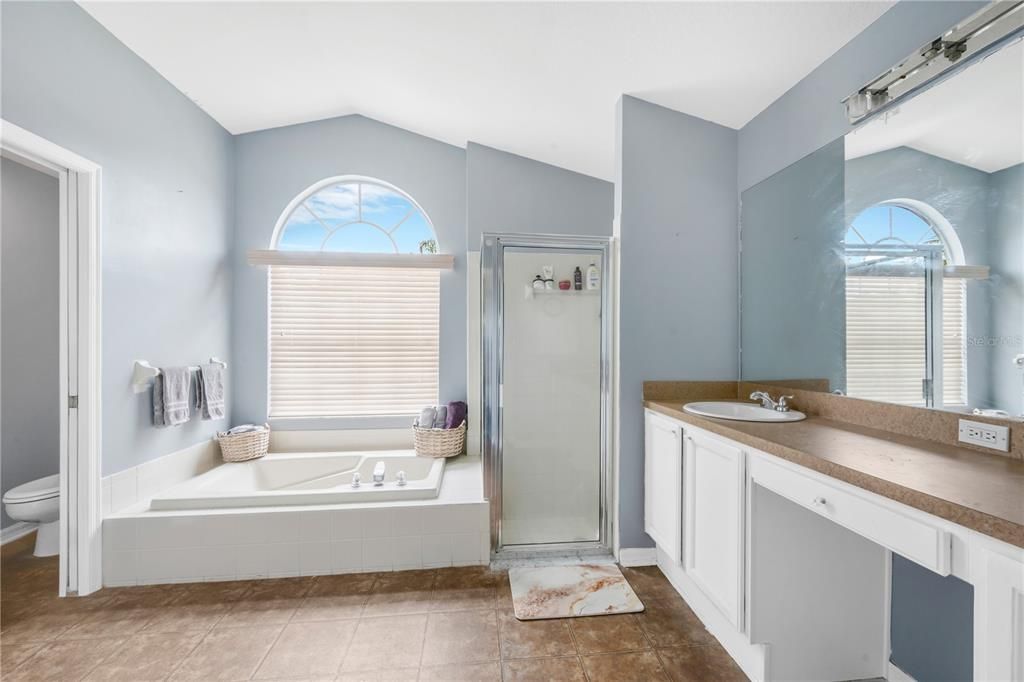 For Sale: $399,000 (3 beds, 2 baths, 1674 Square Feet)