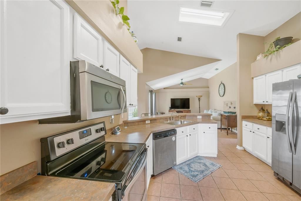 For Sale: $399,000 (3 beds, 2 baths, 1674 Square Feet)