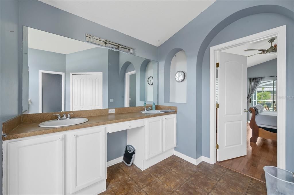 For Sale: $399,000 (3 beds, 2 baths, 1674 Square Feet)