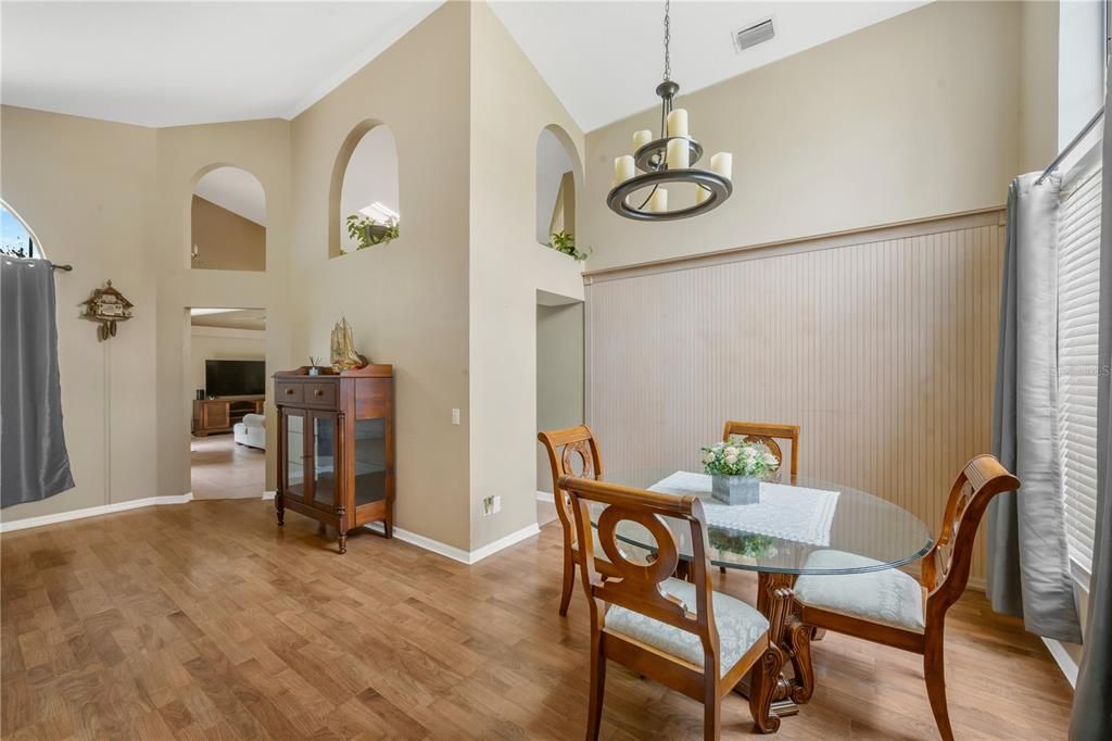 For Sale: $399,000 (3 beds, 2 baths, 1674 Square Feet)