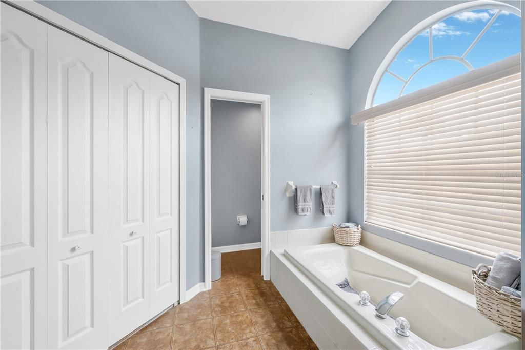 For Sale: $399,000 (3 beds, 2 baths, 1674 Square Feet)