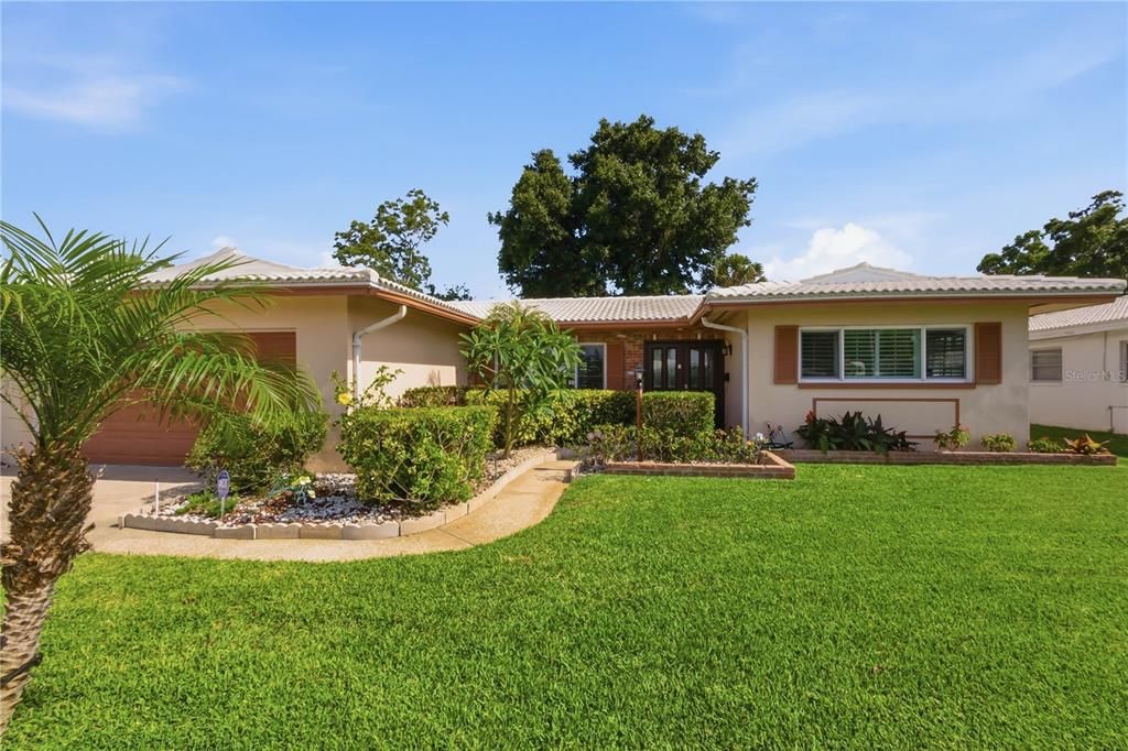 For Sale: $455,000 (2 beds, 2 baths, 1444 Square Feet)