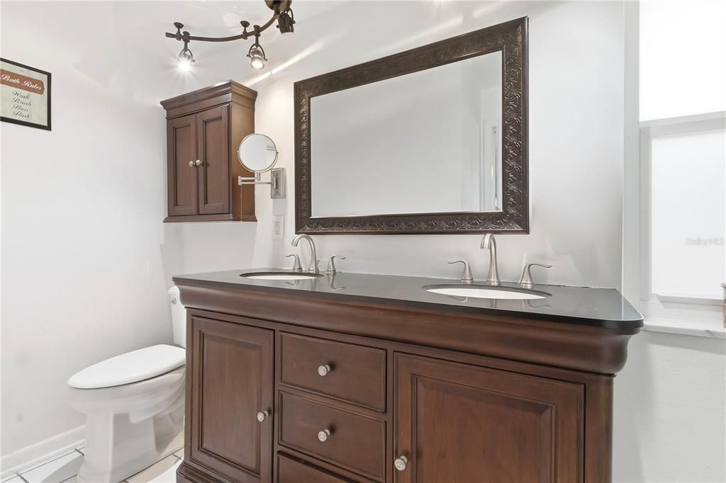 For Sale: $455,000 (2 beds, 2 baths, 1444 Square Feet)