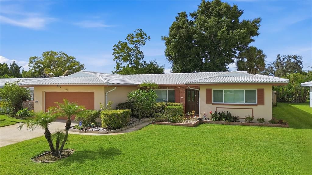 For Sale: $455,000 (2 beds, 2 baths, 1444 Square Feet)