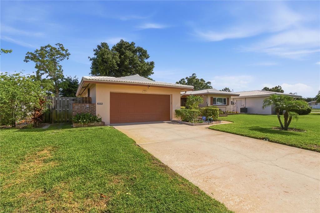 For Sale: $455,000 (2 beds, 2 baths, 1444 Square Feet)