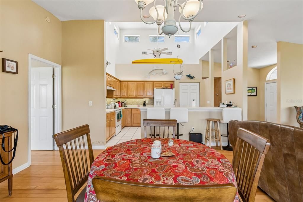 En Venta: $889,000 (4 camas, 2 baños, 1764 Pies cuadrados)