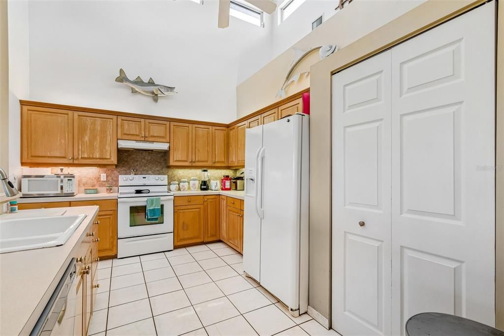 En Venta: $889,000 (4 camas, 2 baños, 1764 Pies cuadrados)