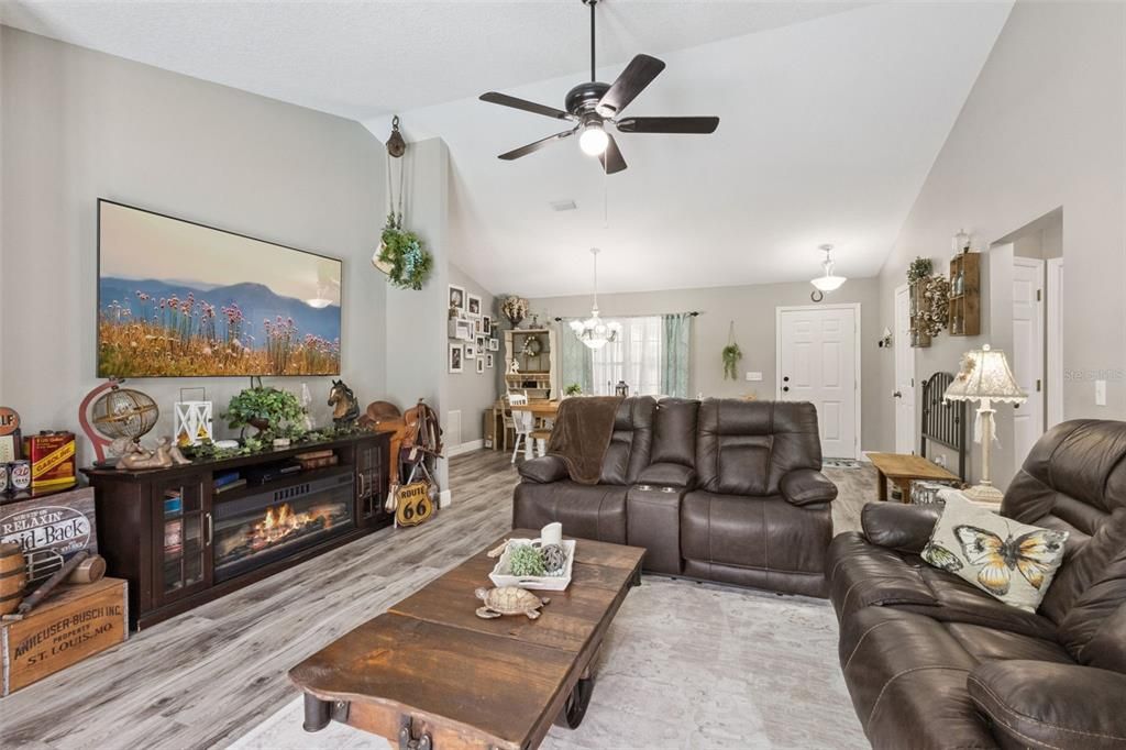 For Sale: $724,900 (4 beds, 3 baths, 2386 Square Feet)