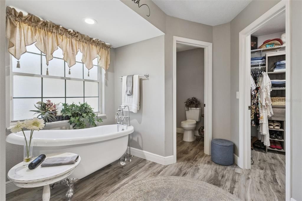 For Sale: $724,900 (4 beds, 3 baths, 2386 Square Feet)