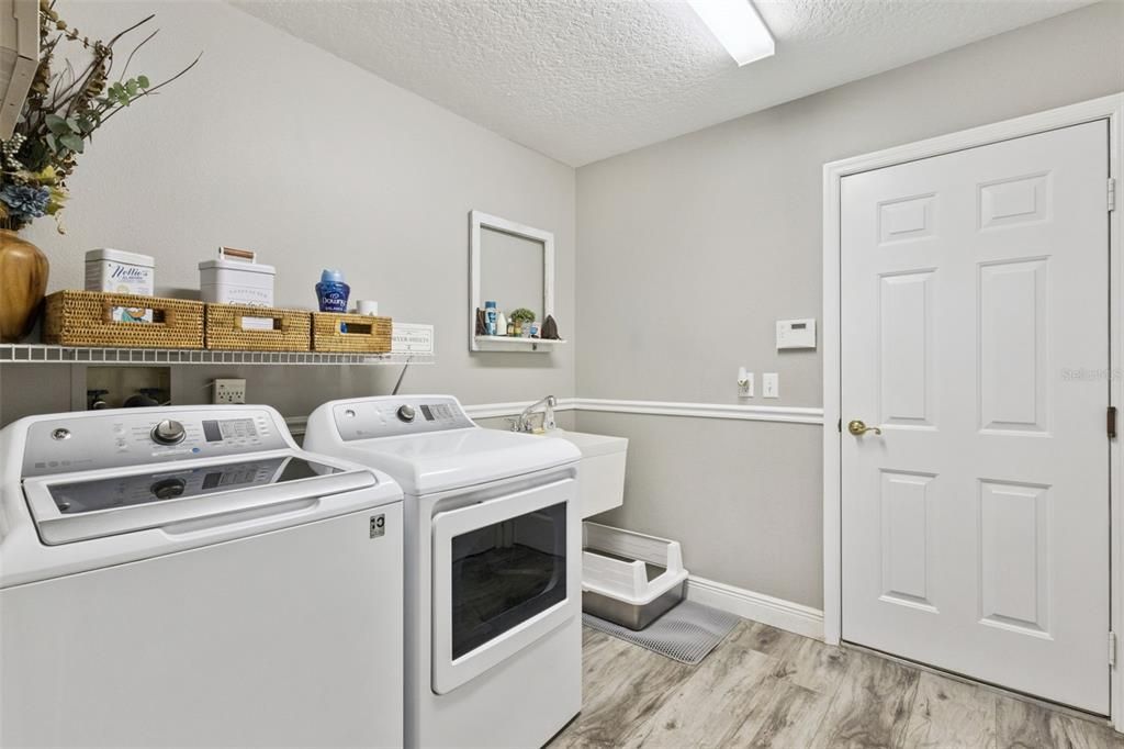 For Sale: $724,900 (4 beds, 3 baths, 2386 Square Feet)