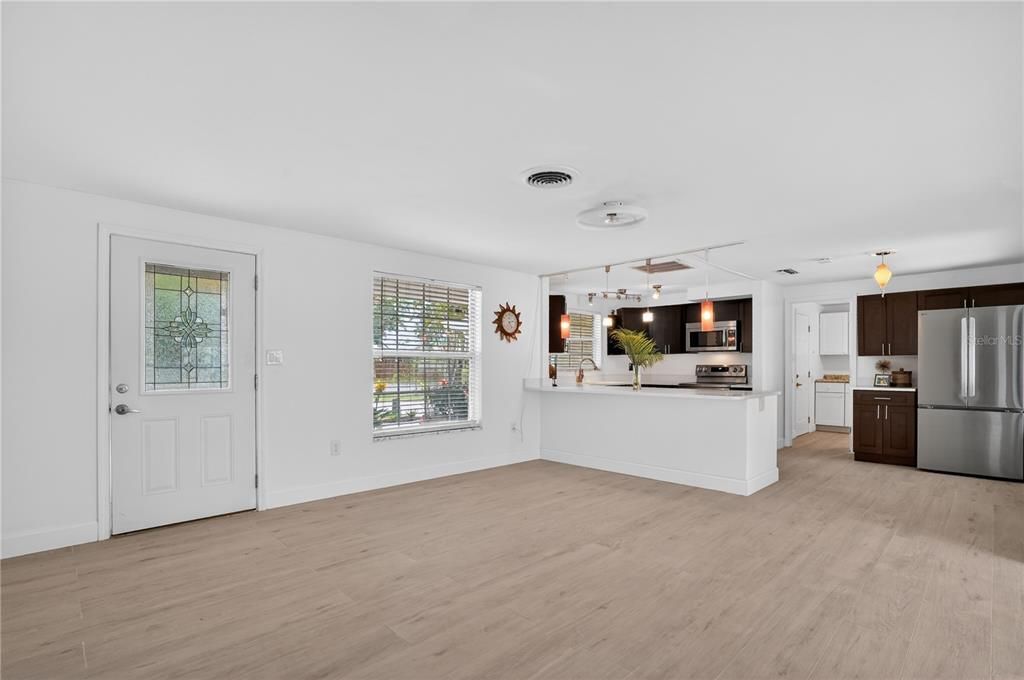 For Sale: $465,000 (3 beds, 2 baths, 1651 Square Feet)