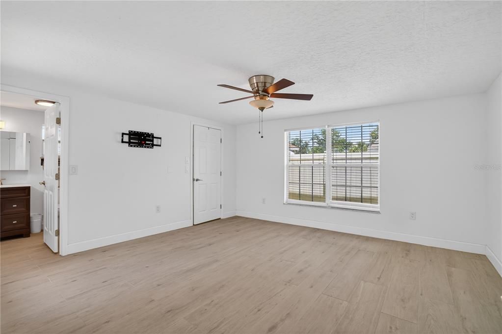 For Sale: $465,000 (3 beds, 2 baths, 1651 Square Feet)