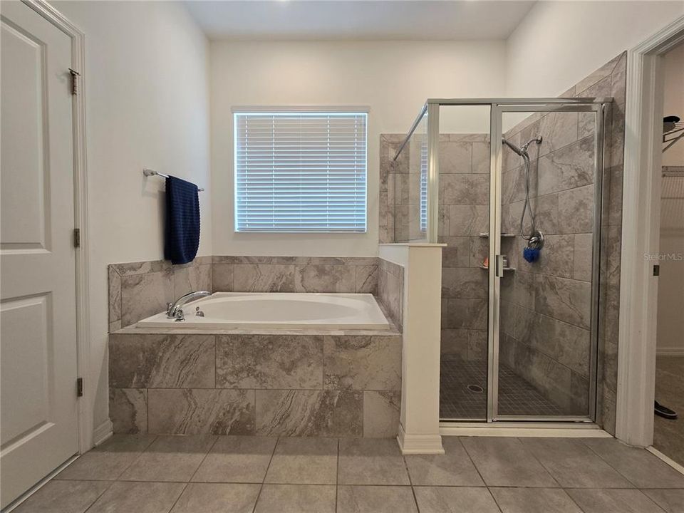 For Sale: $800,000 (4 beds, 3 baths, 3124 Square Feet)