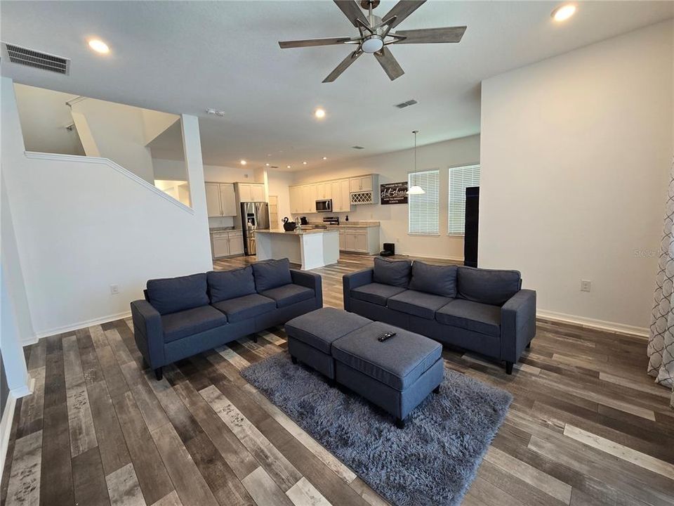 For Sale: $800,000 (4 beds, 3 baths, 3124 Square Feet)