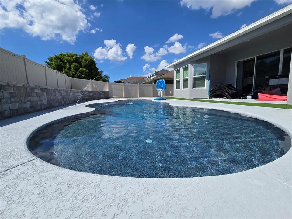 For Sale: $800,000 (4 beds, 3 baths, 3124 Square Feet)