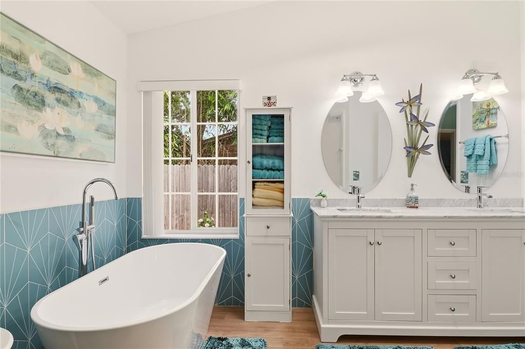 For Sale: $419,000 (3 beds, 2 baths, 1385 Square Feet)