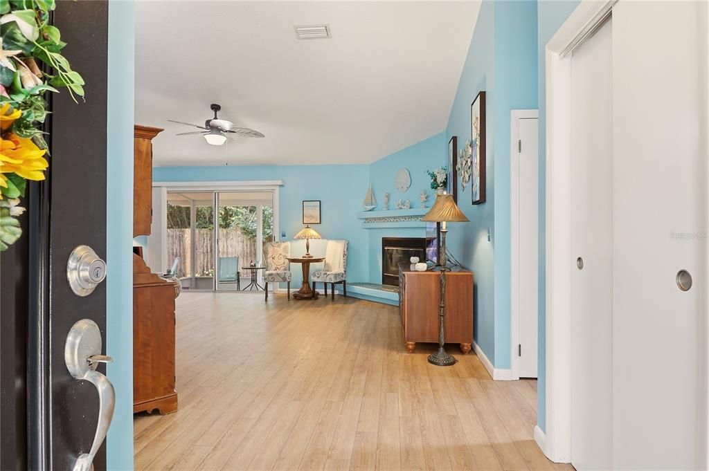 For Sale: $419,000 (3 beds, 2 baths, 1385 Square Feet)