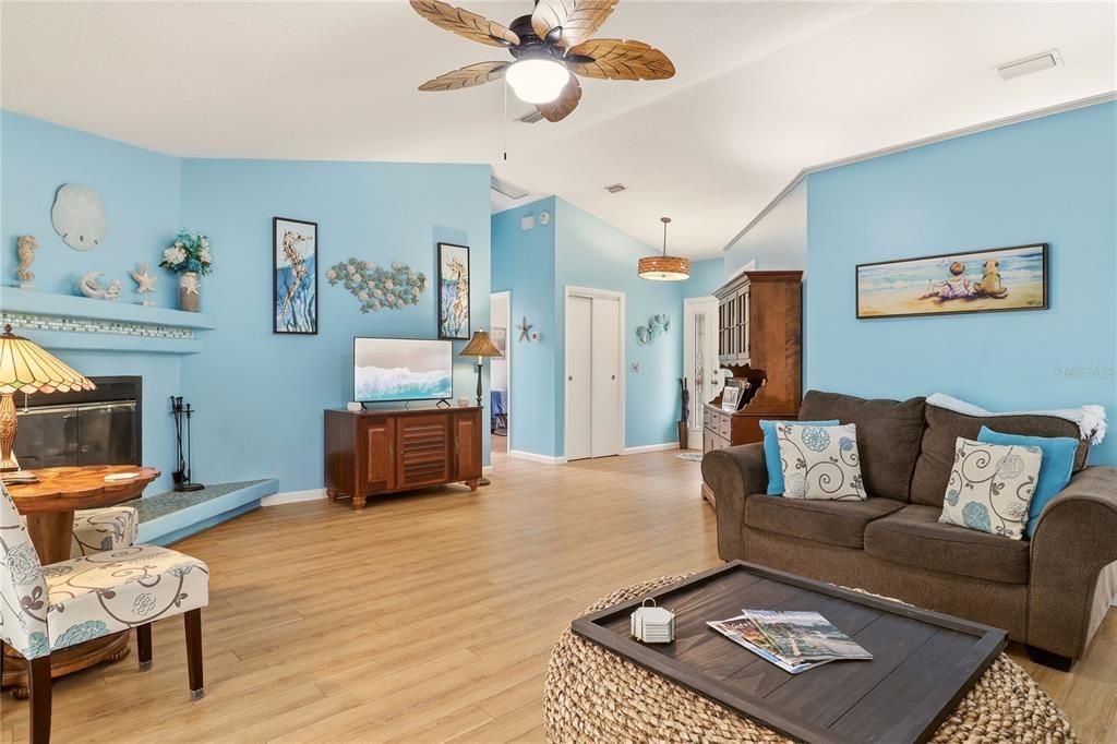 For Sale: $419,000 (3 beds, 2 baths, 1385 Square Feet)