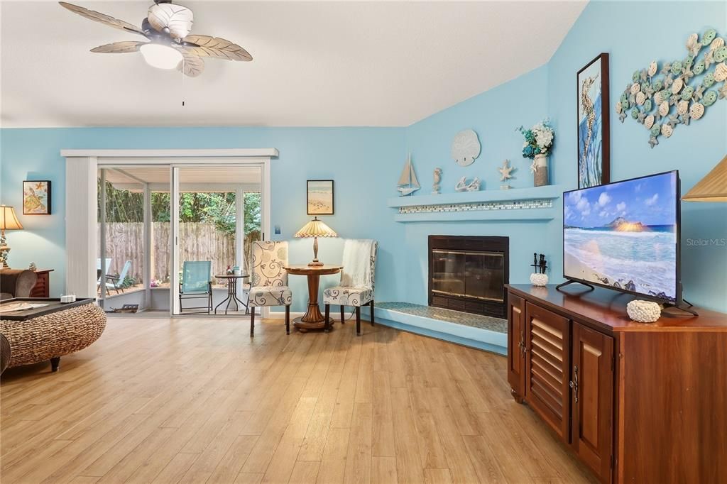 For Sale: $419,000 (3 beds, 2 baths, 1385 Square Feet)